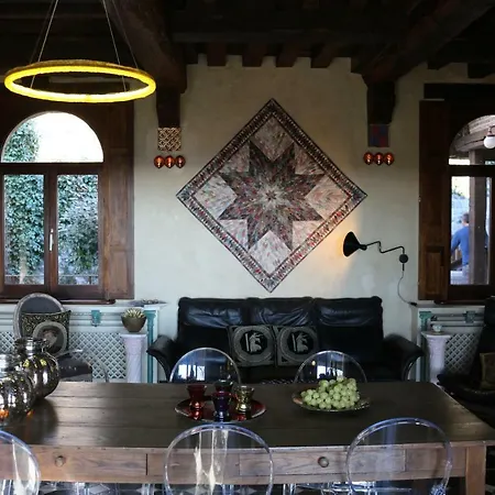 Trumpet House * Lovaina